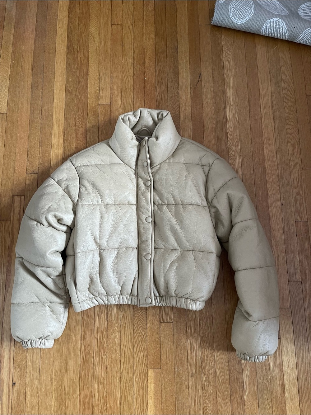 Zara Cropped Puffer Jacket in Light Taupe